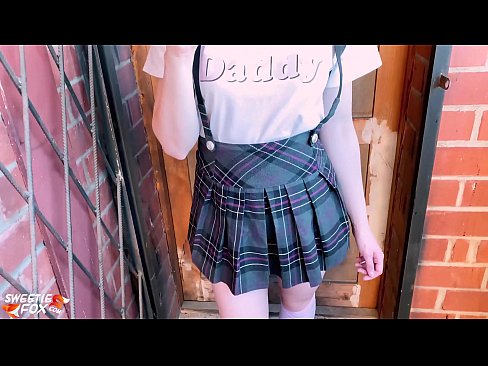 ❤️ Msichana wa shule Ananyonya Dick yake kwa kina na kutombana badala ya madarasa. Pono ya Kirusi ❌️❤
