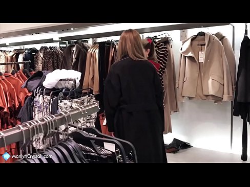 ❤️ Wasagaji hupiga punyeto na kulamba pussy store - gin gerson crystal marilyn Pono ya Kirusi ❌️❤